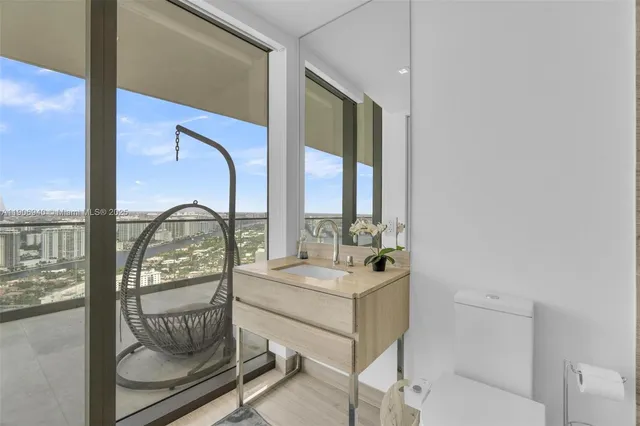 en suite bathroom with a shower