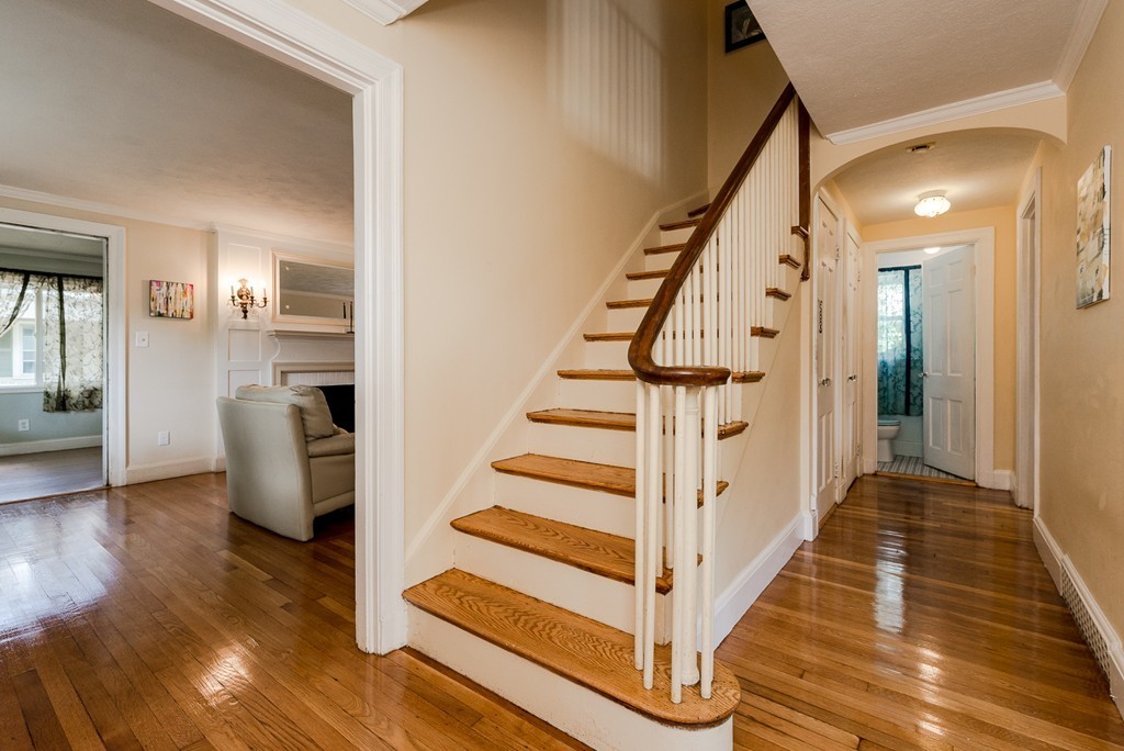 207 Russett Road Brookline, MA 02467 - Photo 4 of 23 Gallery Image 4