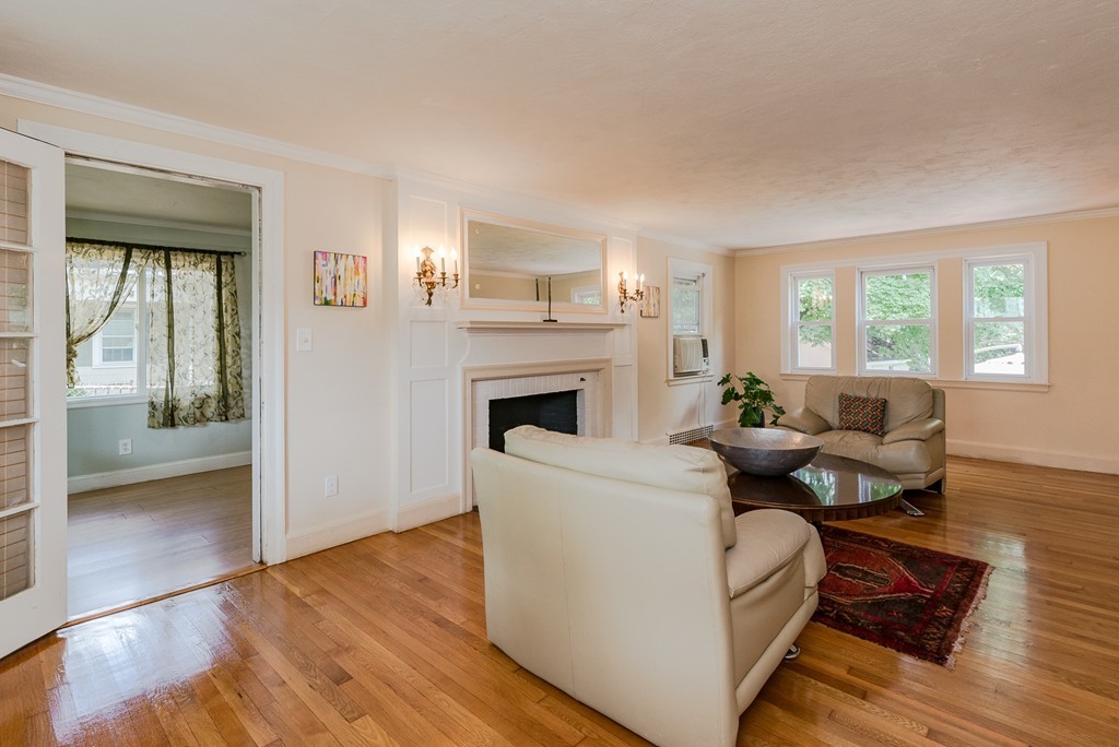 207 Russett Road Brookline, MA 02467 - Photo 6 of 23 Gallery Image 6