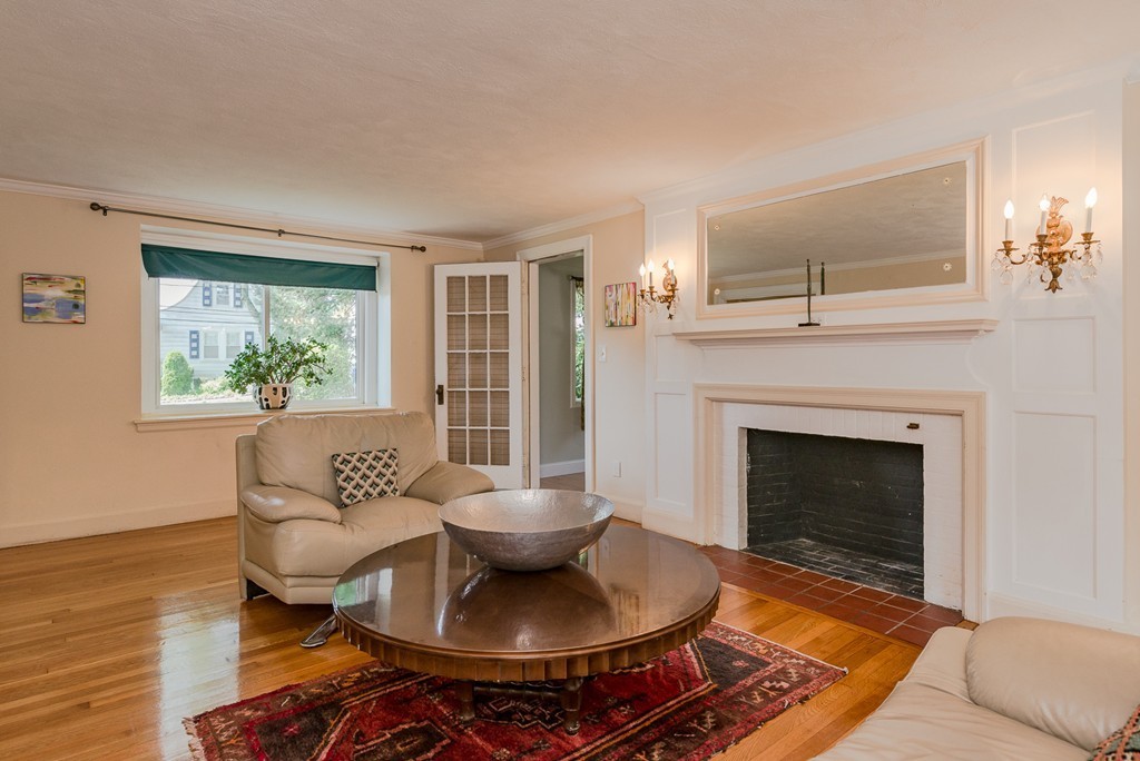 207 Russett Road Brookline, MA 02467 - Photo 7 of 23 Gallery Image 7
