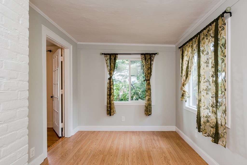 207 Russett Road Brookline, MA 02467 - Photo 8 of 23 Gallery Image 8