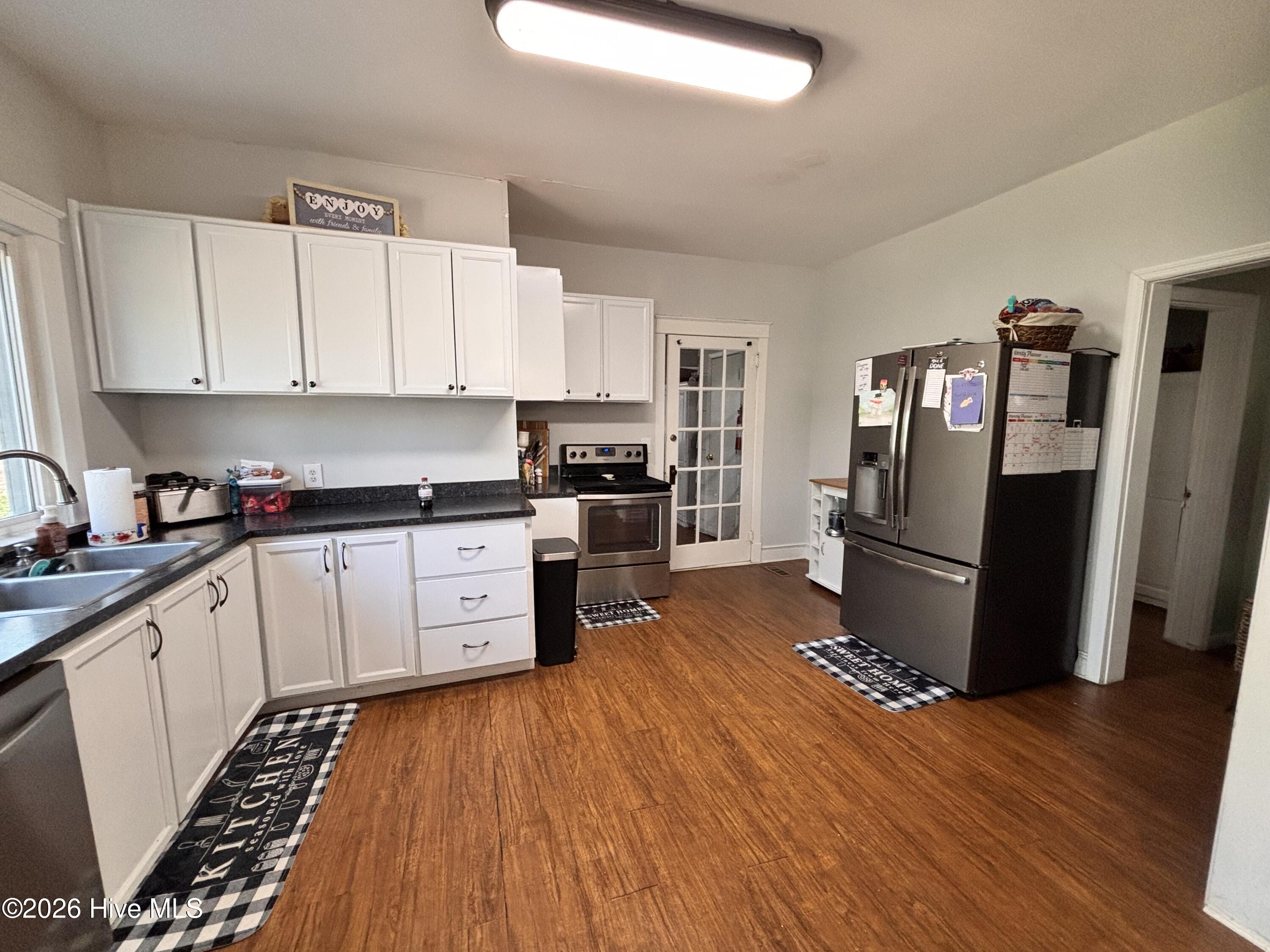 900 Beaman Street Clinton, NC 28328 - Photo 6 of 37 IMG_1613