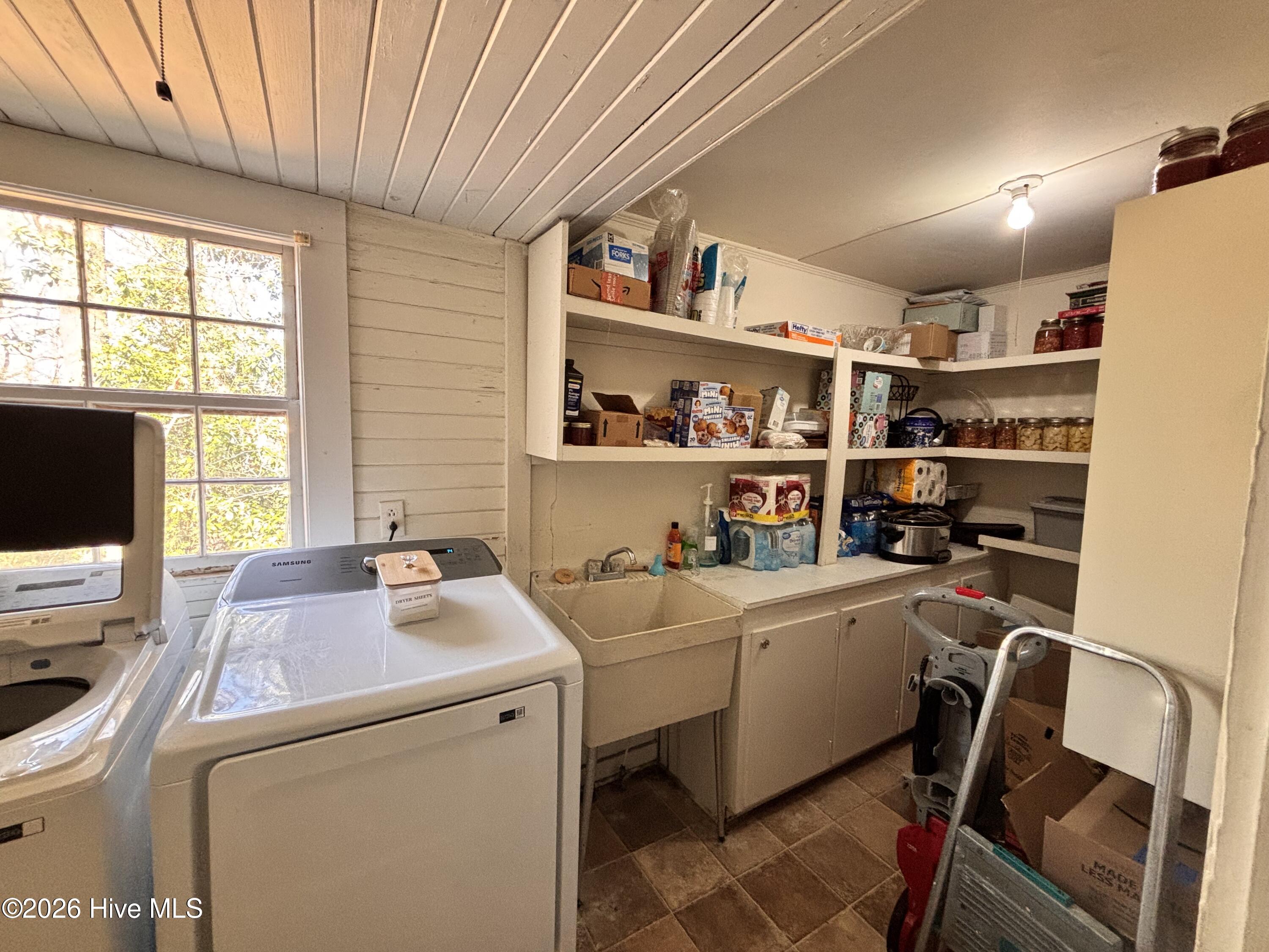 900 Beaman Street Clinton, NC 28328 - Photo 8 of 37 IMG_1615