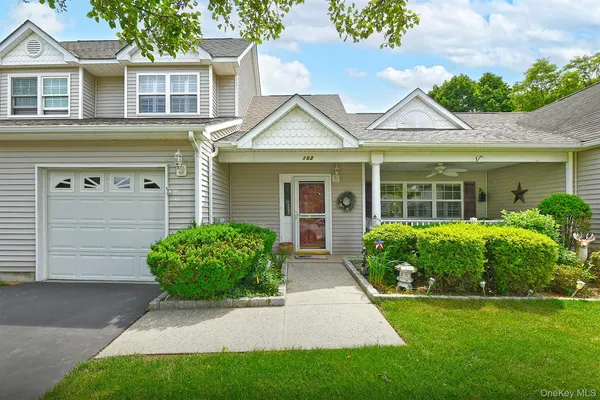$515,000 | 102 Winged Foot Way, Riverhead, NY 11901