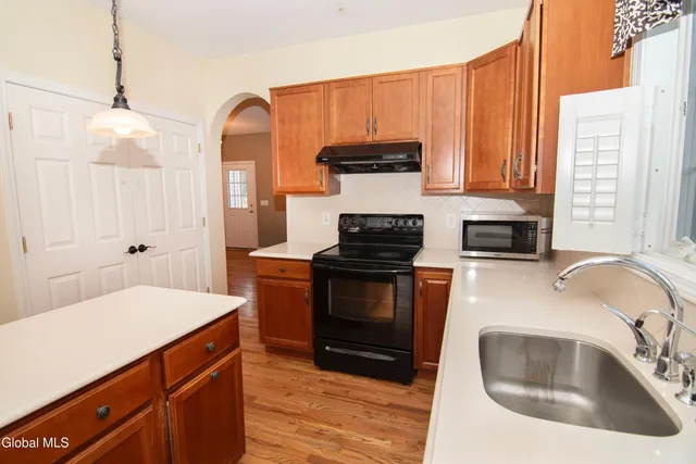 $549,000 | 8 Candlewood Drive, Malta, NY 12019