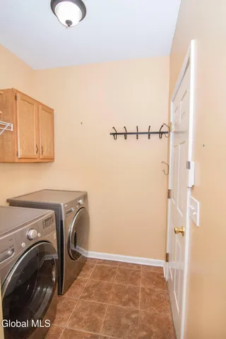 $549,000 | 8 Candlewood Drive, Malta, NY 12019