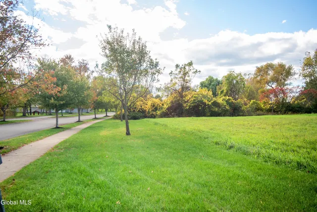 $549,000 | 8 Candlewood Drive, Malta, NY 12019