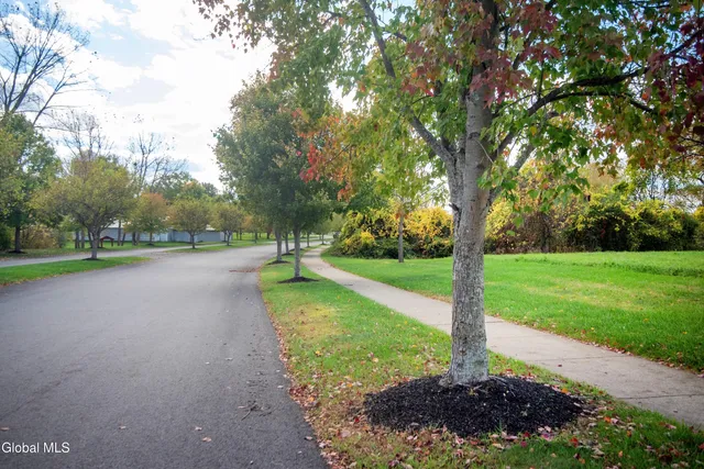 $549,000 | 8 Candlewood Drive, Malta, NY 12019