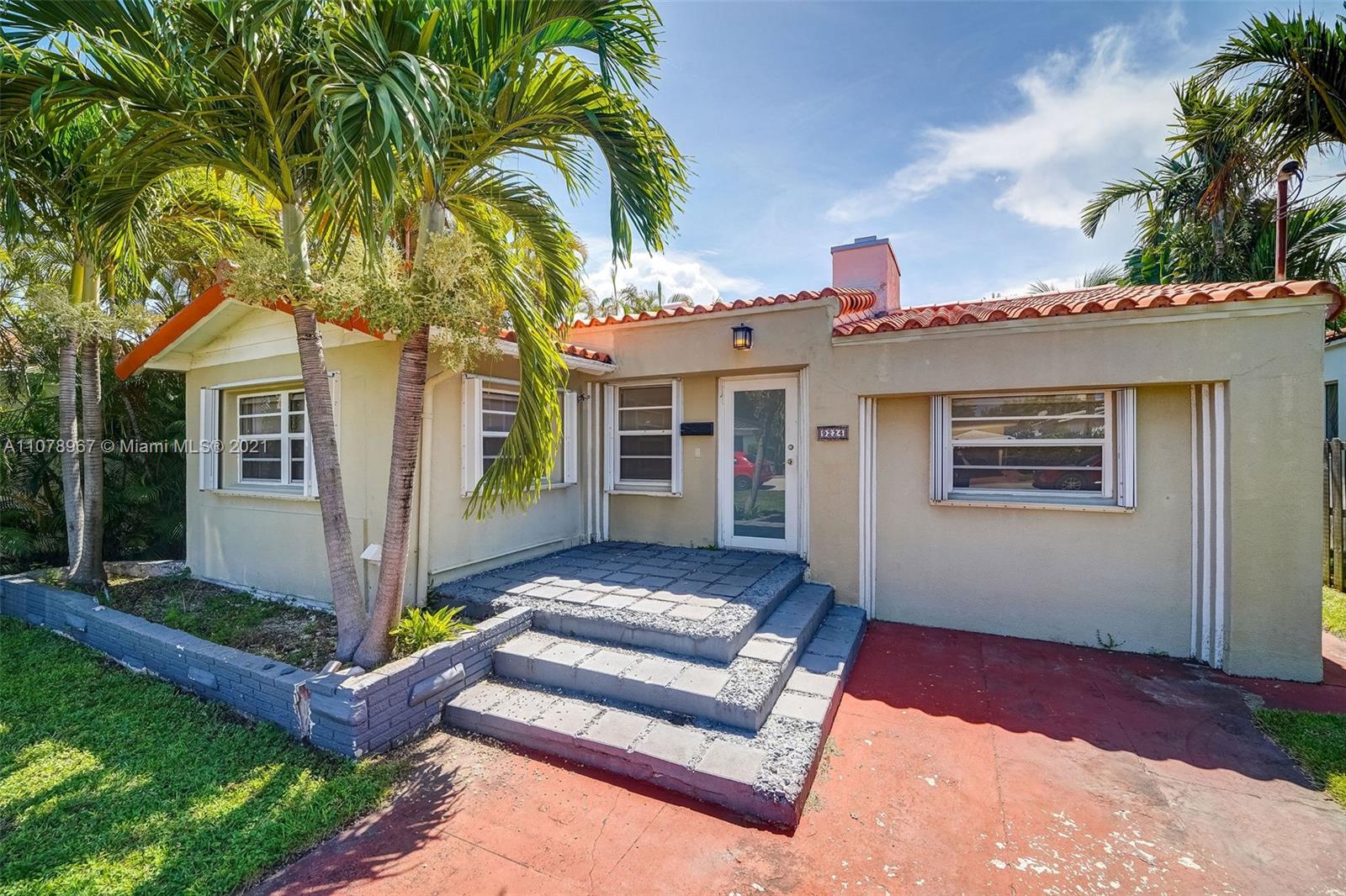 9224 Dickens Avenue Surfside, FL 33154 - Photo 4 of 23