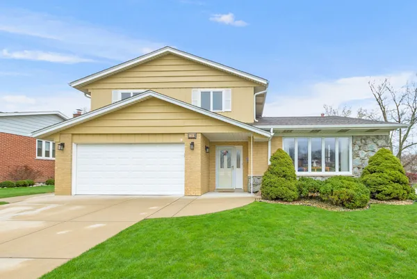 $429,900 | 15329 Oak Road, Oak Forest, IL 60452