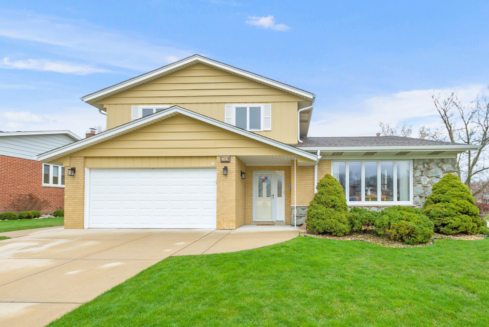 15329 Oak Road Oak Forest, IL 60452 - Photo 1 of 26