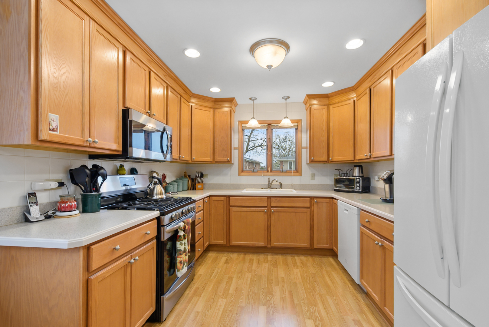 15329 Oak Road Oak Forest, IL 60452 - Photo 8 of 26