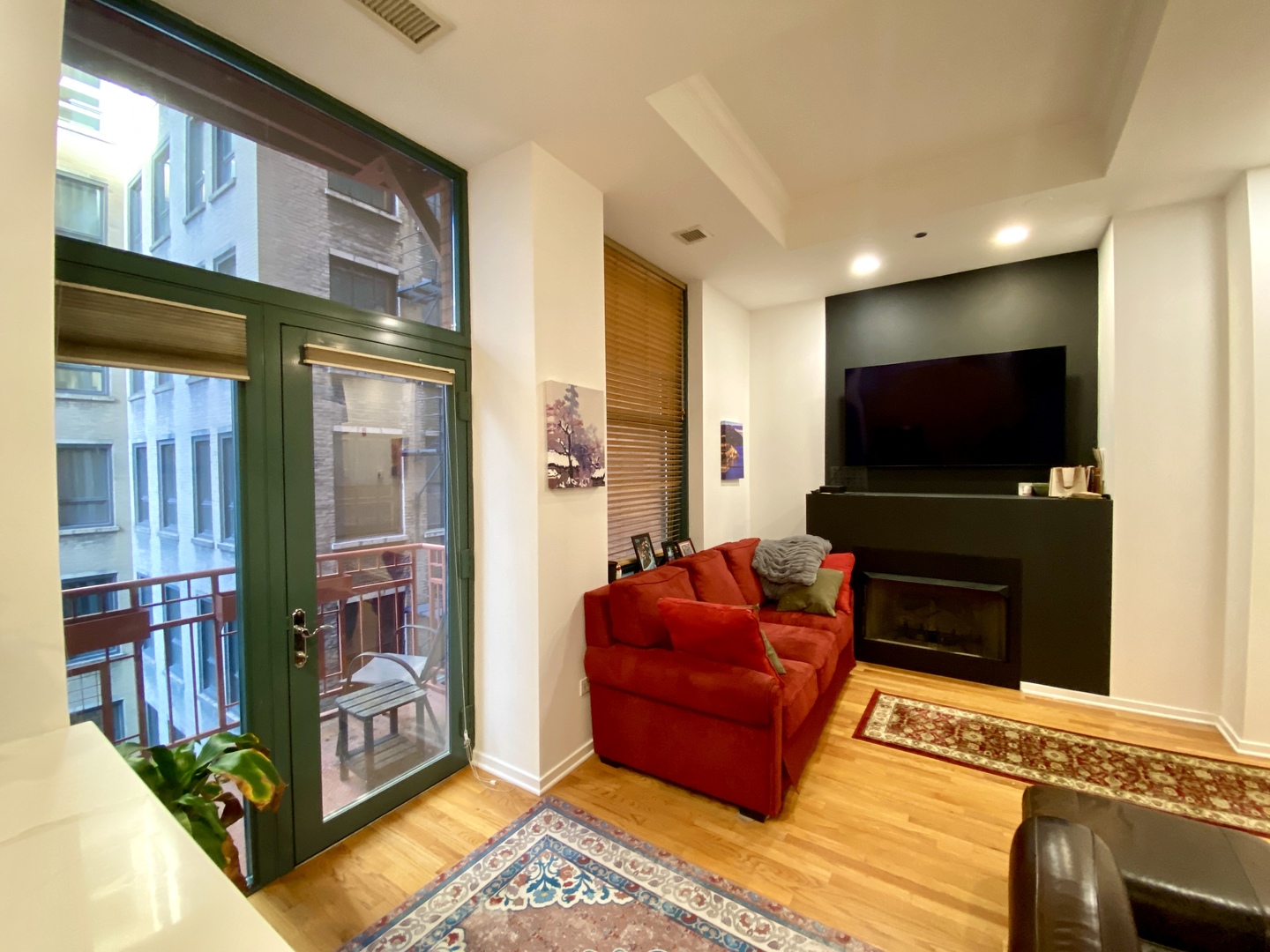 208 West Washington Street, Unit 1002 Chicago, IL 60606 - Photo 11 of 19