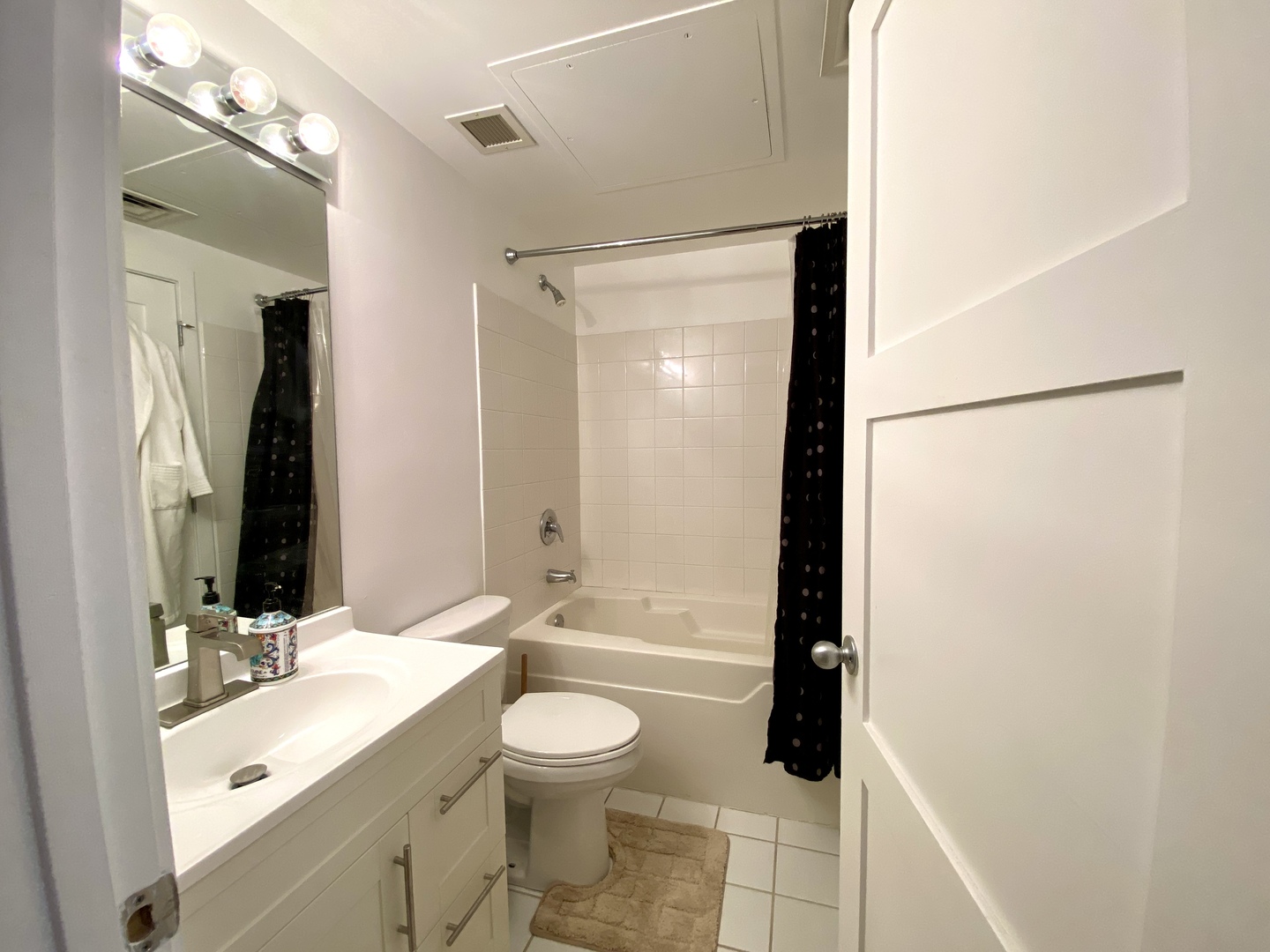 208 West Washington Street, Unit 1002 Chicago, IL 60606 - Photo 4 of 19