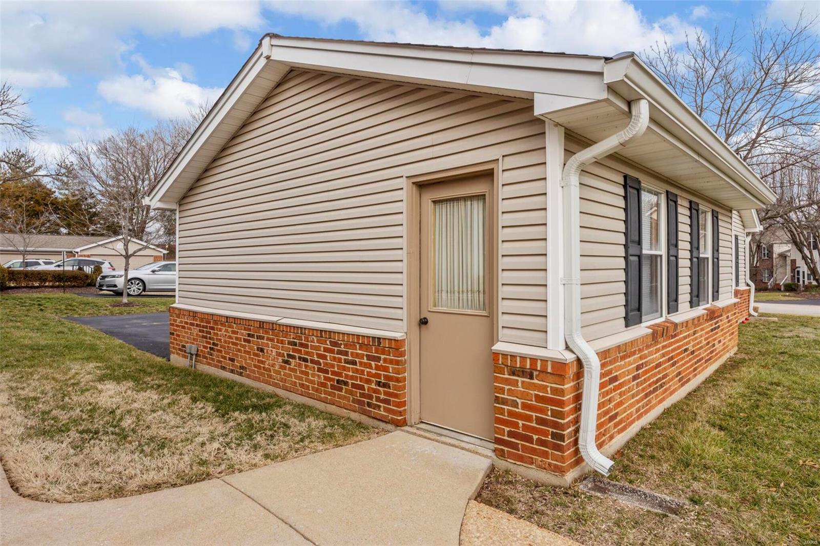 566 Oak Ridge Trails Court Ballwin, MO 63021 - Photo 3 of 43 Gallery Image 3