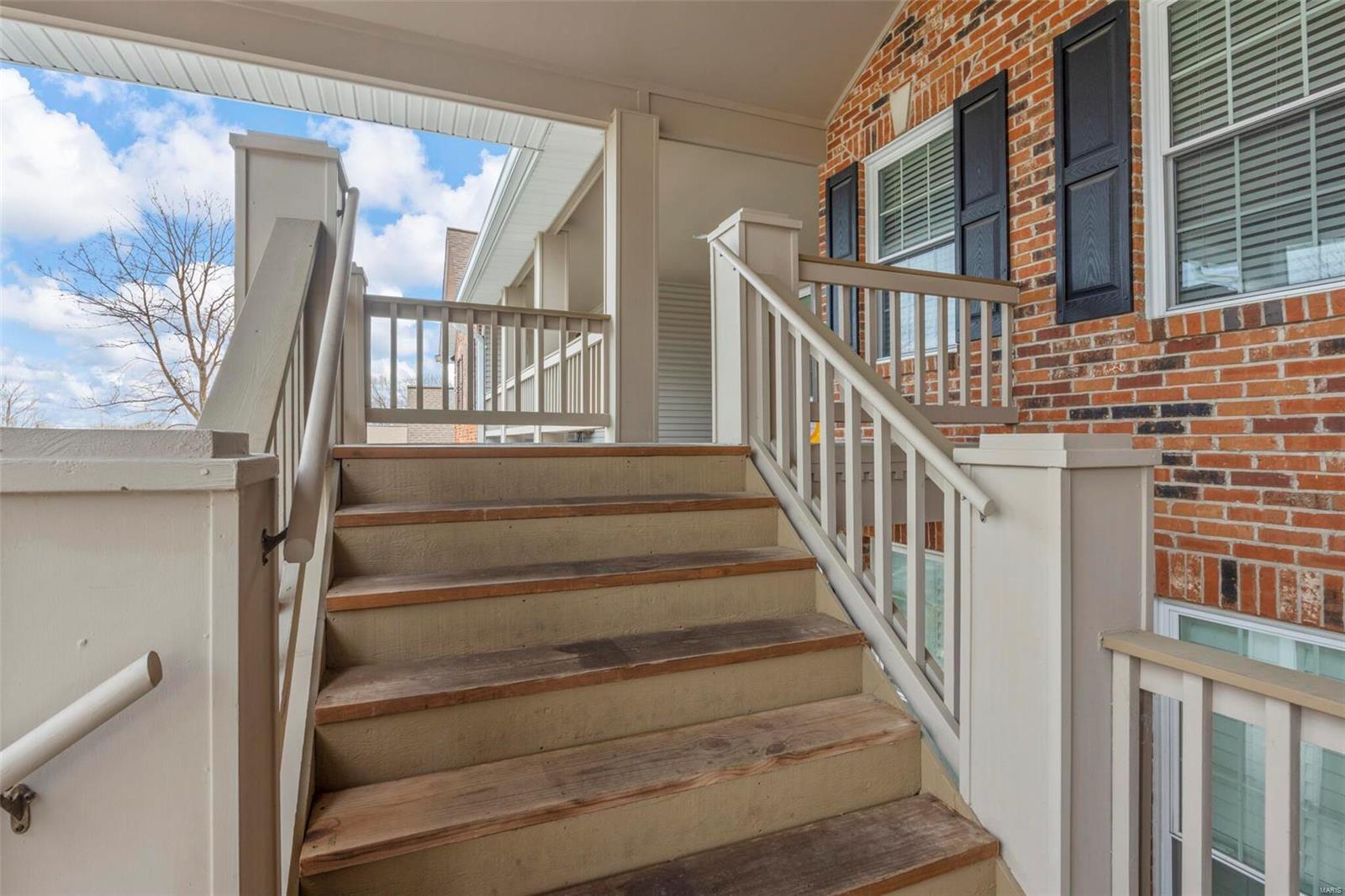 566 Oak Ridge Trails Court Ballwin, MO 63021 - Photo 6 of 43 Gallery Image 6