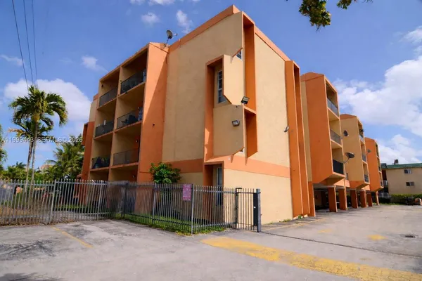 $2,500 | 6780 West 2nd Court, Unit 212, Hialeah, FL 33012