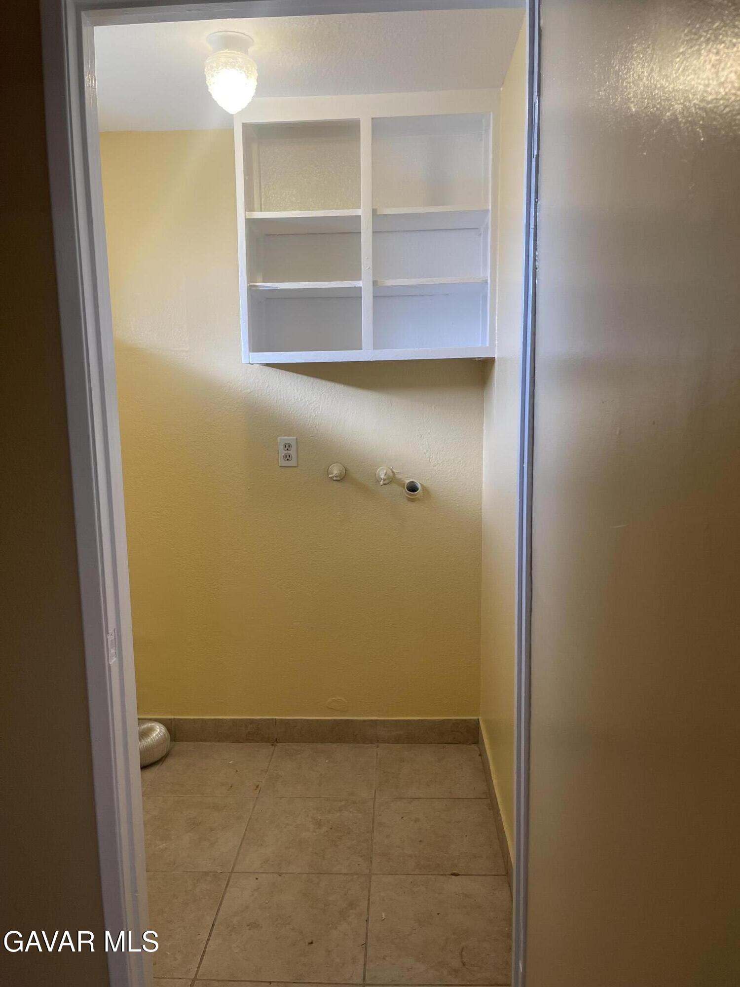 2004 Oldfield Street, Unit B Lancaster, CA 93536 - Photo 3 of 12 a view of an empty room