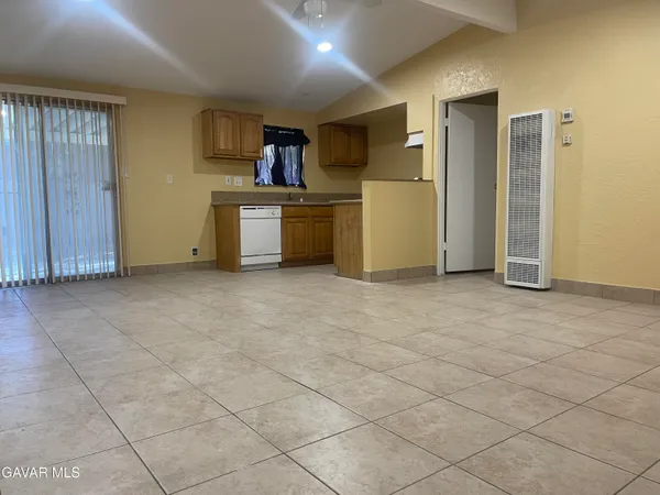 $2,300 | 2004 Oldfield Street, Unit B, Lancaster, CA 93536