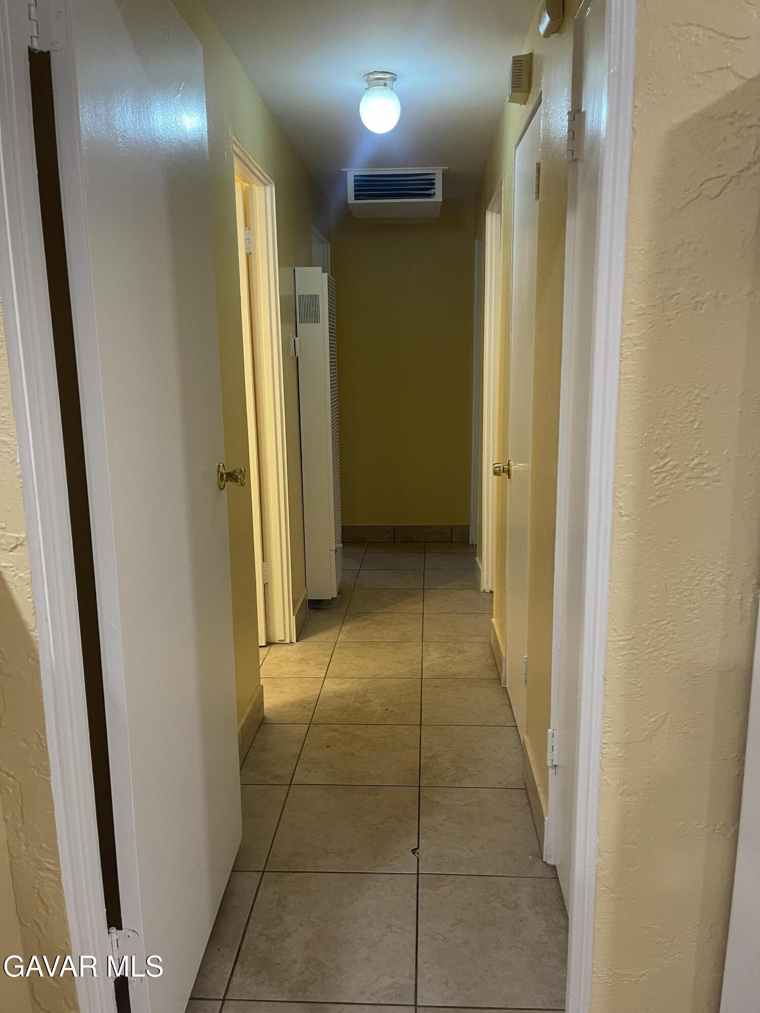 2004 Oldfield Street, Unit B Lancaster, CA 93536 - Photo 7 of 12 a view of hallway with shower