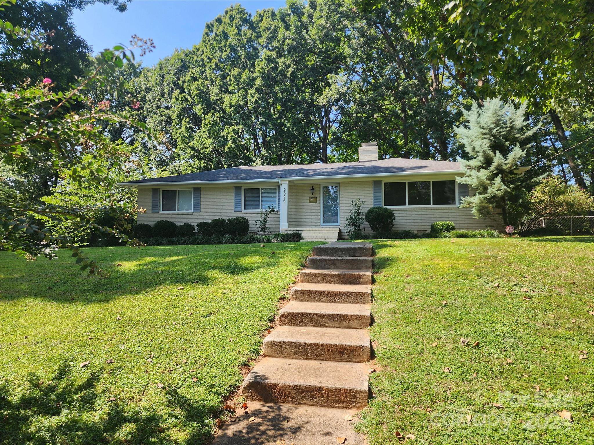 5328 Seacroft Road Charlotte, NC 28210 - Photo 2 of 40 Gallery Image 2