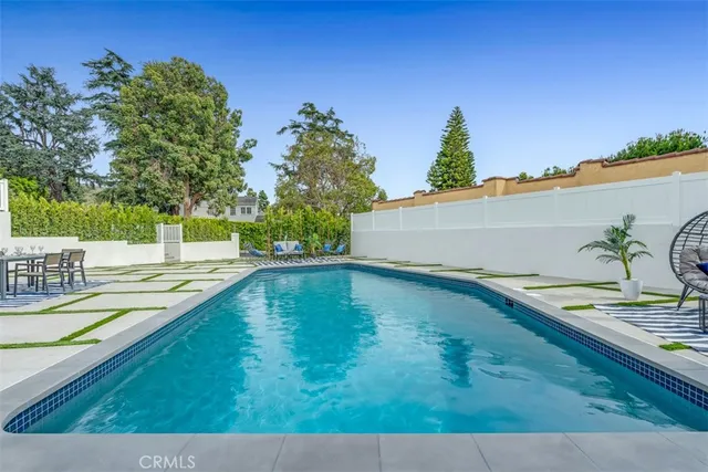 $2,995,000 | 430 West Kenneth Road, Glendale, CA 91202