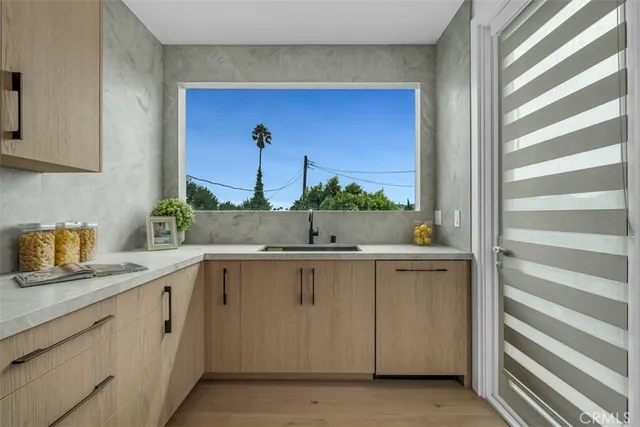 $2,995,000 | 430 West Kenneth Road, Glendale, CA 91202