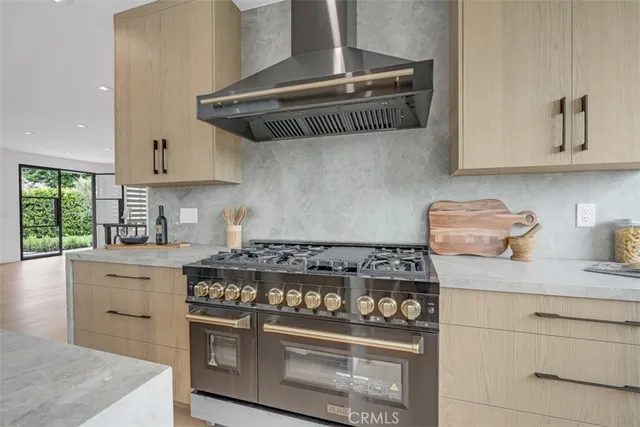 $2,995,000 | 430 West Kenneth Road, Glendale, CA 91202