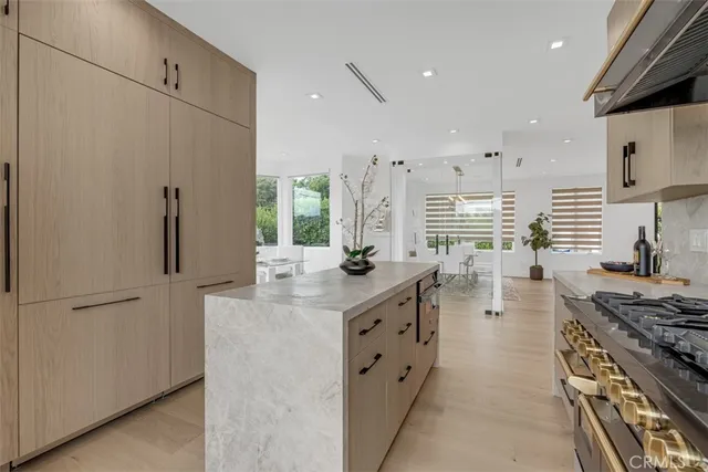 $2,995,000 | 430 West Kenneth Road, Glendale, CA 91202