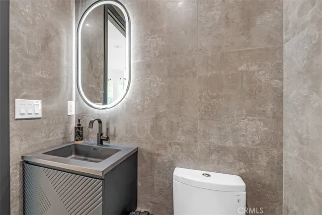 $2,995,000 | 430 West Kenneth Road, Glendale, CA 91202