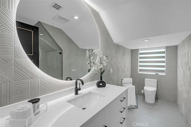 $2,995,000 | 430 West Kenneth Road, Glendale, CA 91202