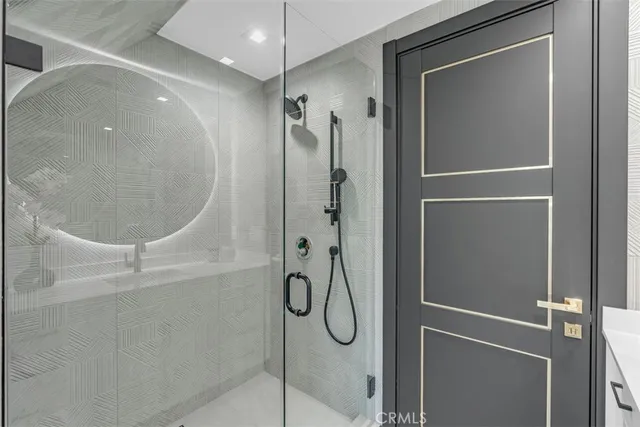 $2,995,000 | 430 West Kenneth Road, Glendale, CA 91202