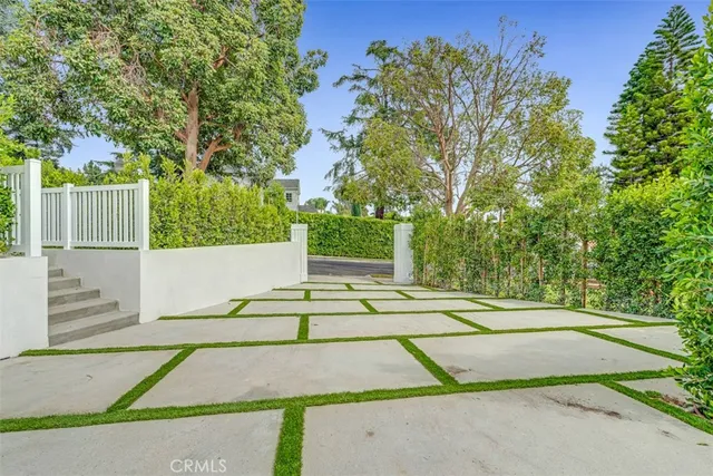 $2,995,000 | 430 West Kenneth Road, Glendale, CA 91202