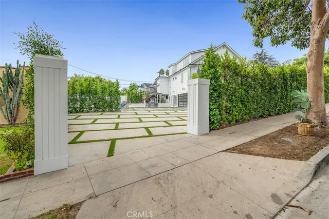$2,995,000 | 430 West Kenneth Road, Glendale, CA 91202