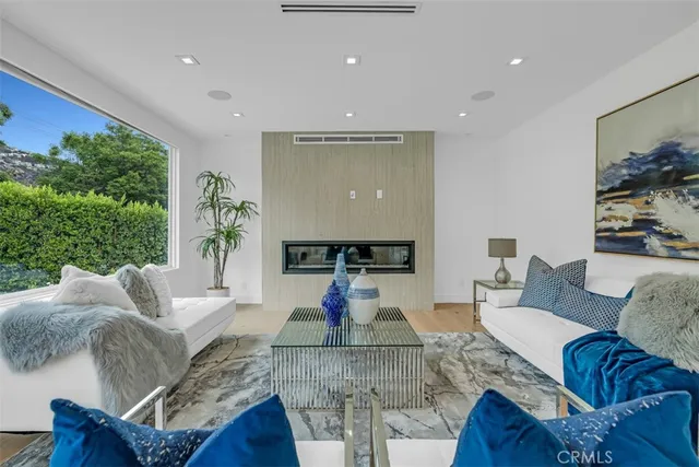 $2,995,000 | 430 West Kenneth Road, Glendale, CA 91202