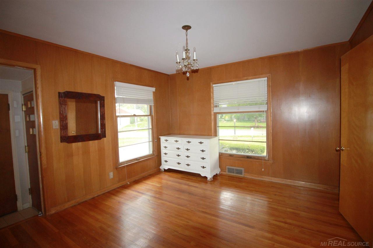 954 South Renaud Road Grosse Pointe Woods, MI 48236 - Photo 28 of 46