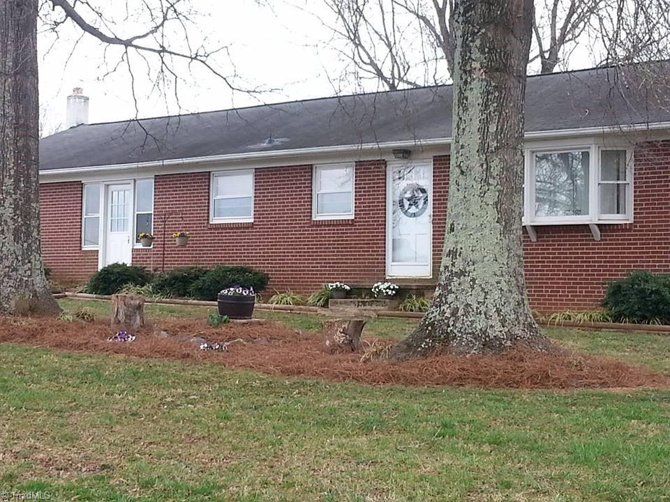2521 Chestnut Grove Road King, NC 27021 - Photo 2 of 16