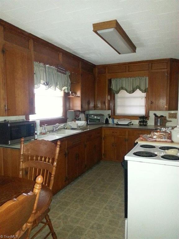 2521 Chestnut Grove Road King, NC 27021 - Photo 12 of 16
