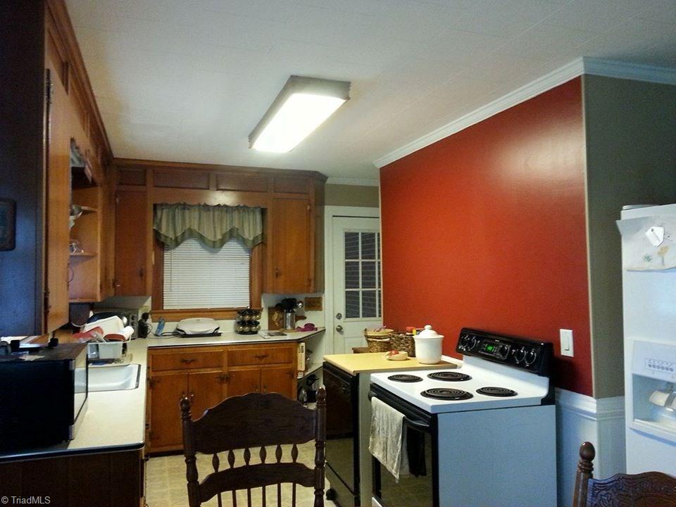 2521 Chestnut Grove Road King, NC 27021 - Photo 13 of 16