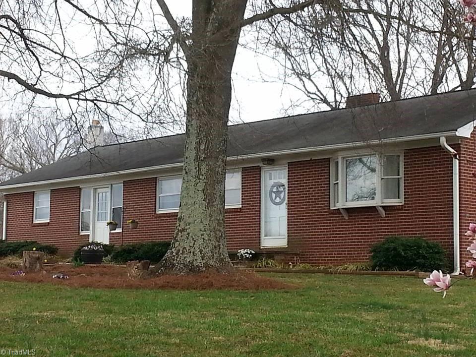 2521 Chestnut Grove Road King, NC 27021 - Photo 3 of 16