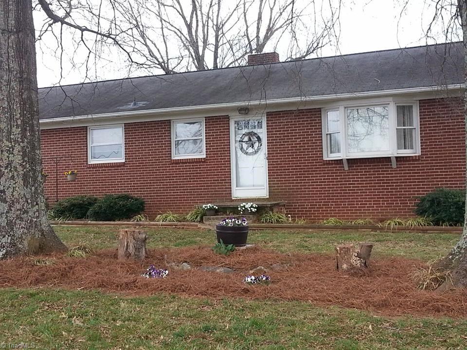 2521 Chestnut Grove Road King, NC 27021 - Photo 4 of 16