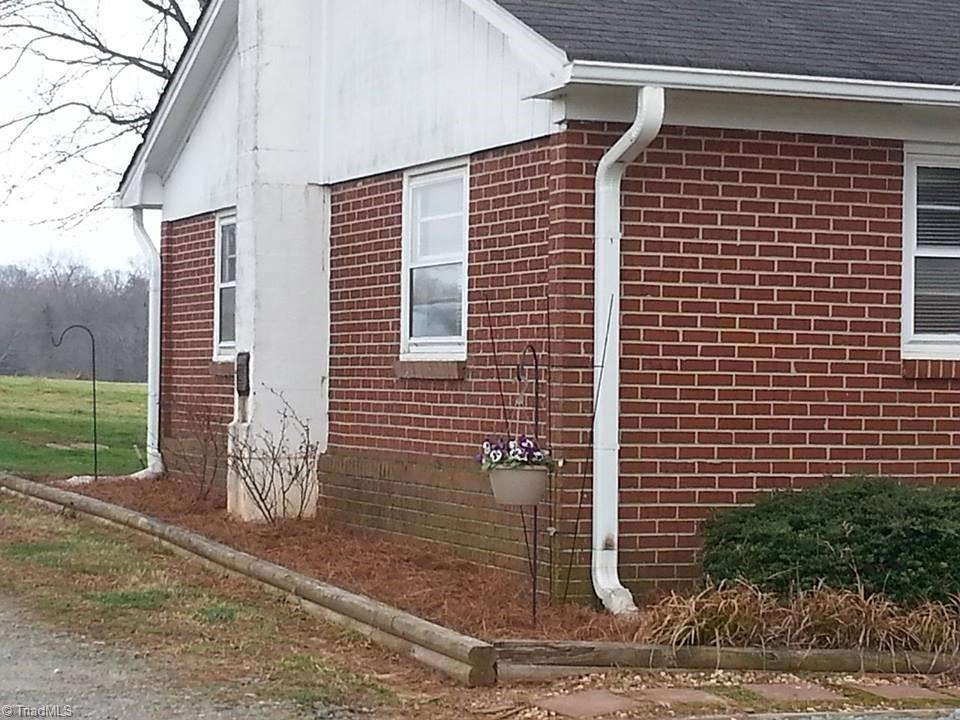 2521 Chestnut Grove Road King, NC 27021 - Photo 6 of 16