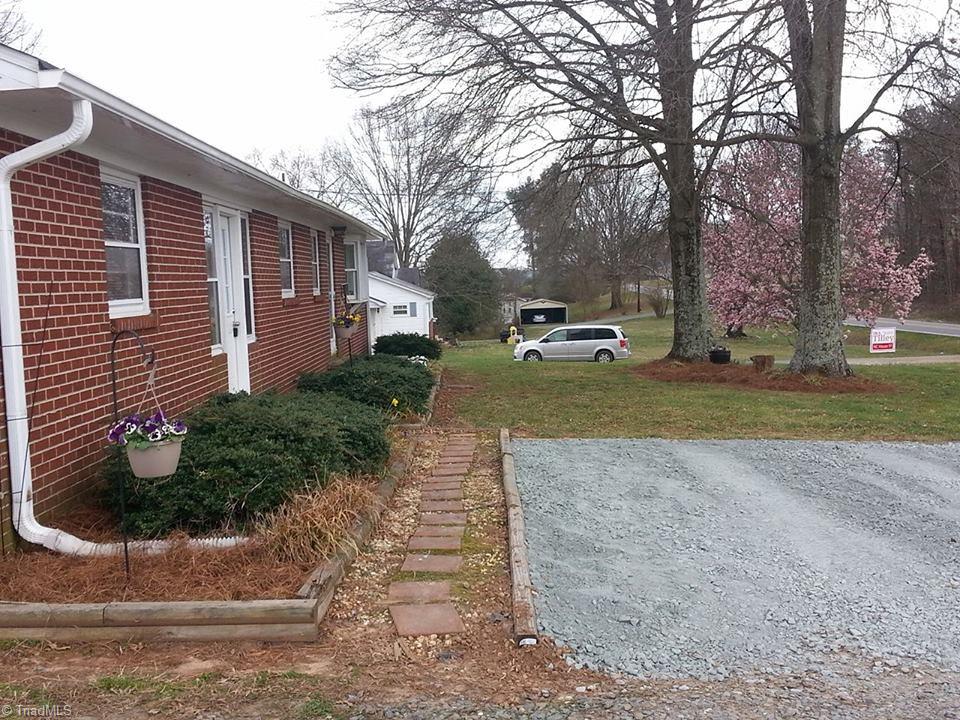 2521 Chestnut Grove Road King, NC 27021 - Photo 7 of 16