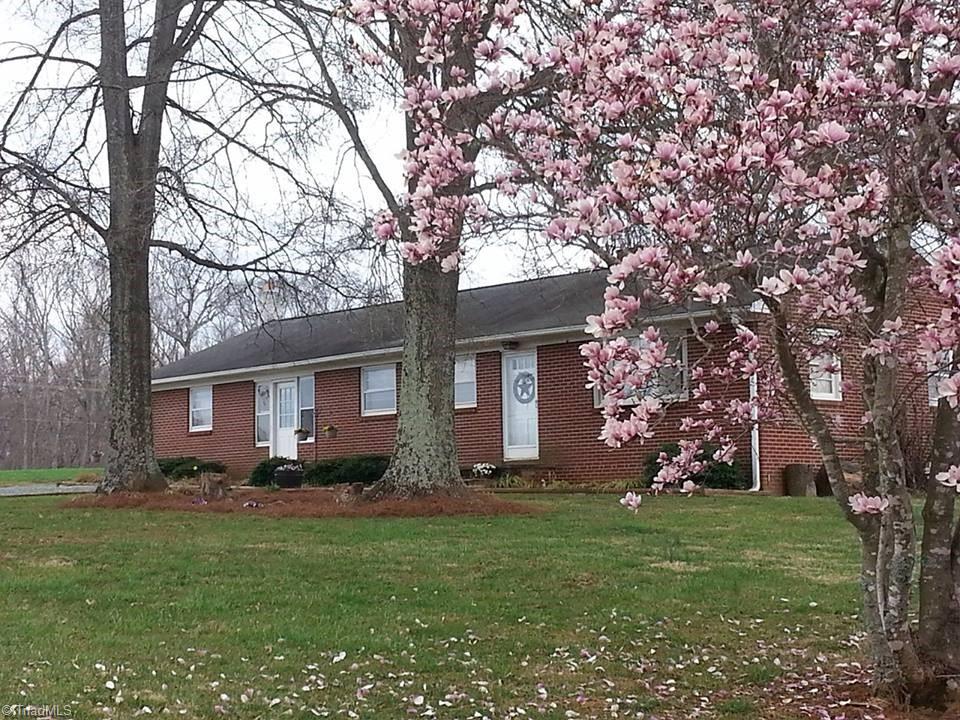 2521 Chestnut Grove Road King, NC 27021 - Photo 8 of 16
