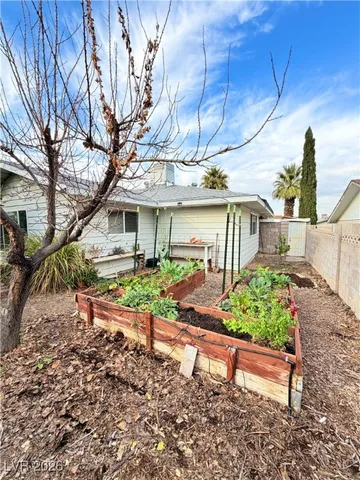 $2,350 | 7505 Pinedale Avenue, Las Vegas, NV 89145