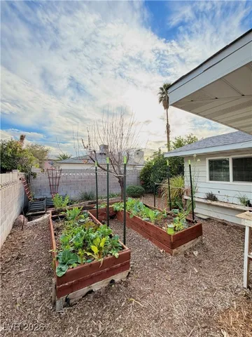 $2,350 | 7505 Pinedale Avenue, Las Vegas, NV 89145