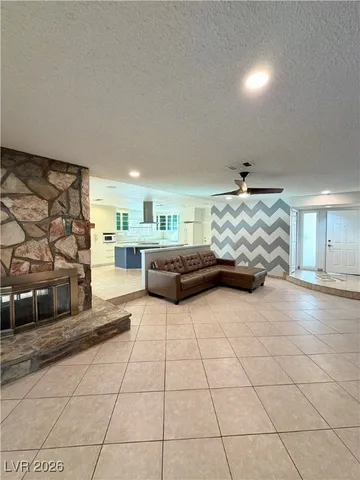 $2,350 | 7505 Pinedale Avenue, Las Vegas, NV 89145