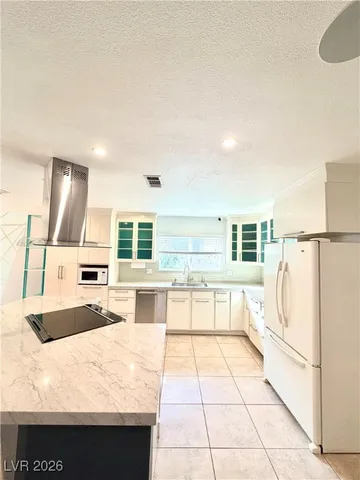 $2,350 | 7505 Pinedale Avenue, Las Vegas, NV 89145
