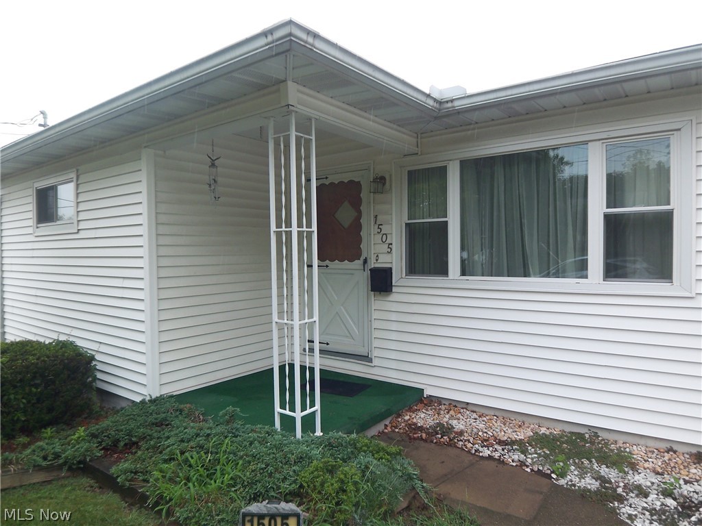 1505 21st Street Vienna, WV 26105 - Photo 2 of 27