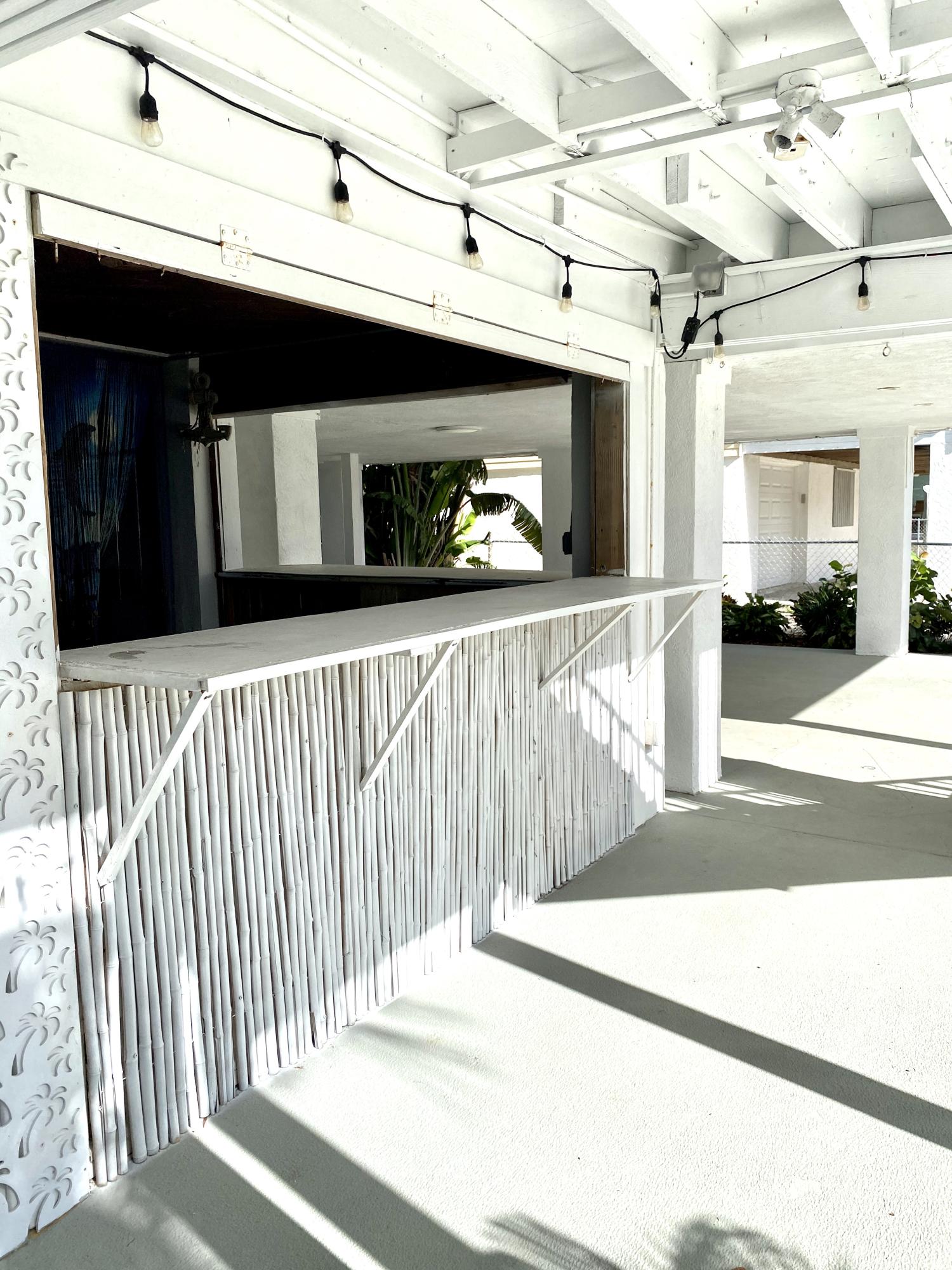 347 Blackbeard Road Summerland Key, FL 33042 - Photo 10 of 30 Bar 2